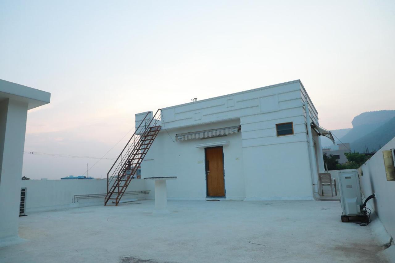 Hill View Paradise - 2Bhk'S & Rooms - A Golden Group Of Premium Home Stays - Tirupati Bagian luar foto