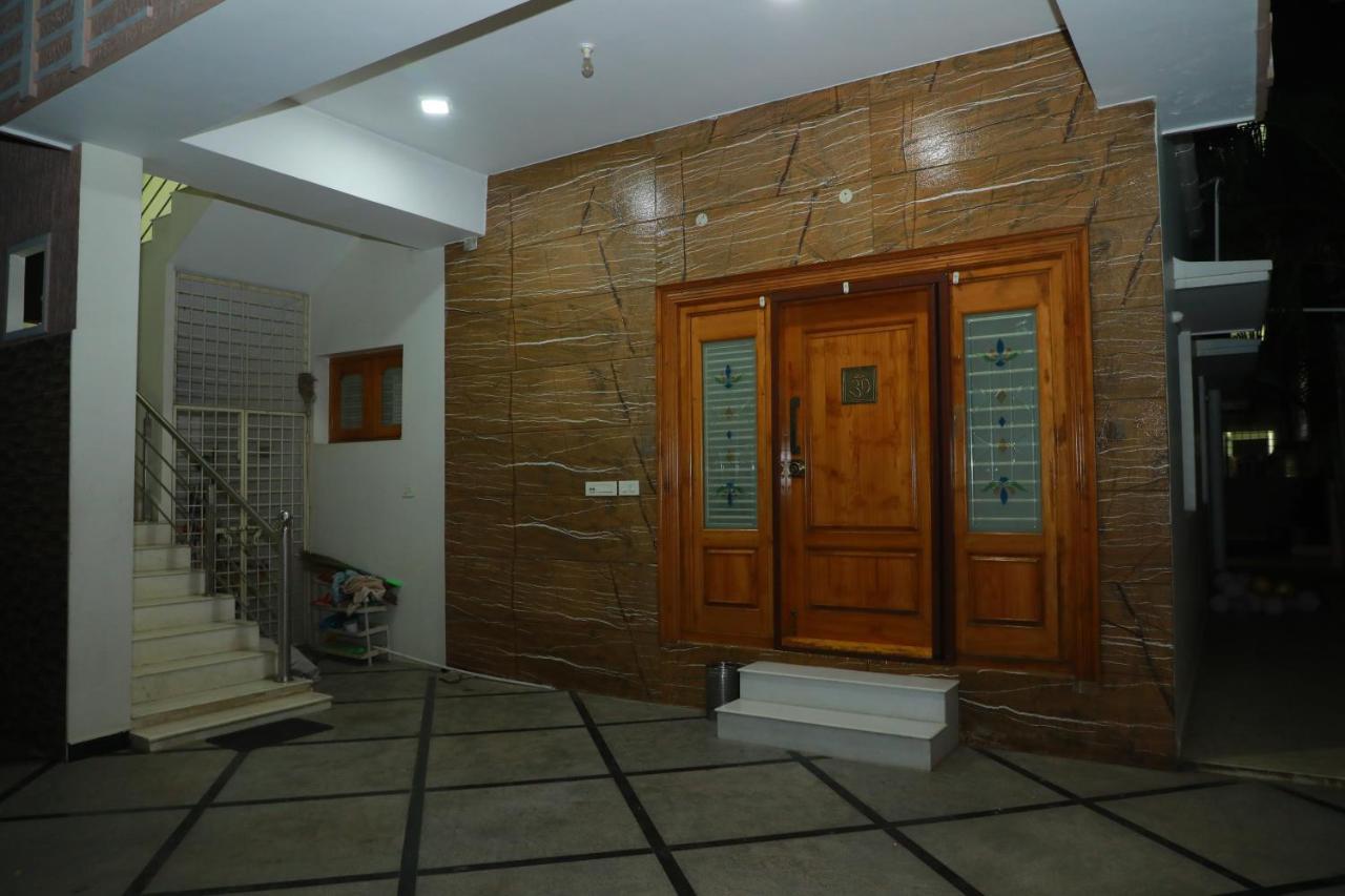 Hill View Paradise - 2Bhk'S & Rooms - A Golden Group Of Premium Home Stays - Tirupati Bagian luar foto