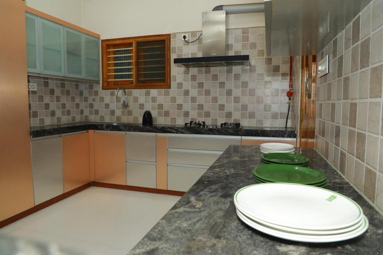 Hill View Paradise - 2Bhk'S & Rooms - A Golden Group Of Premium Home Stays - Tirupati Bagian luar foto